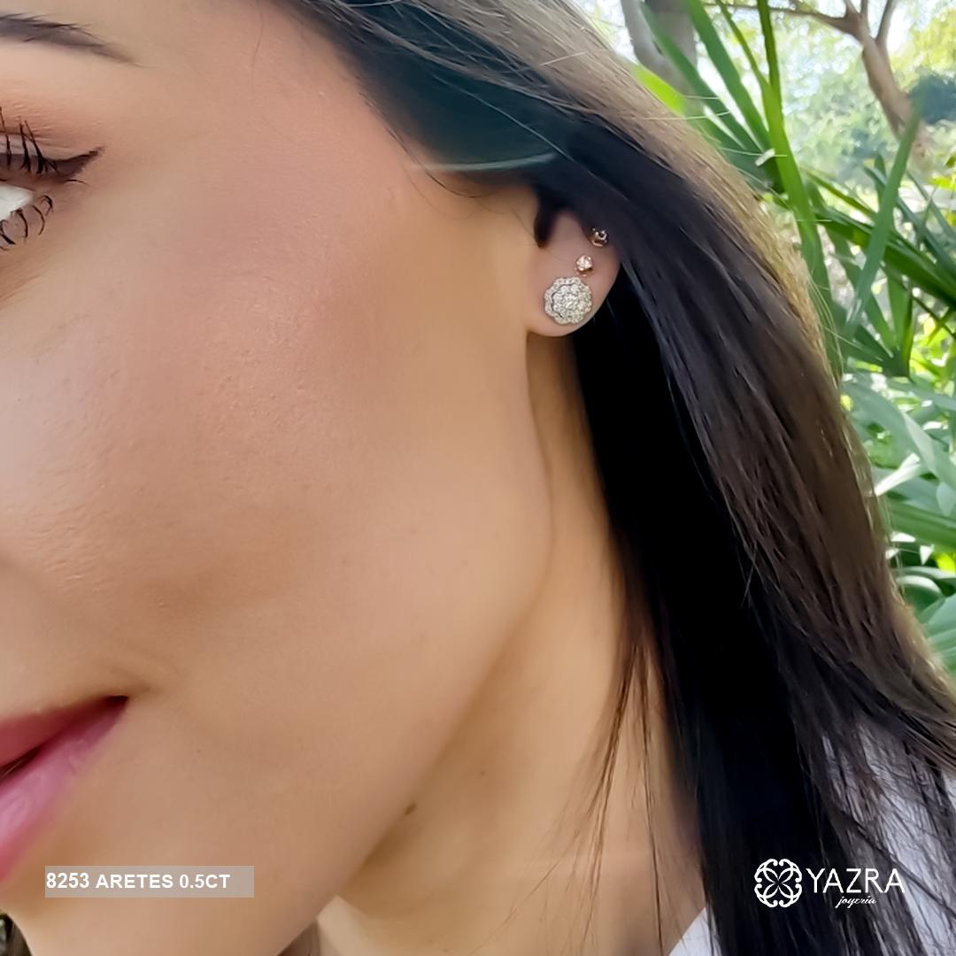 Juego tipo flor de oro con diamantes y cadena