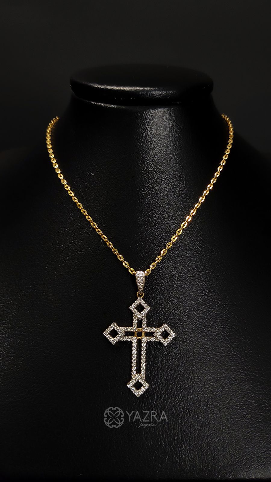 Dije cruz mediana de oro con diamantes