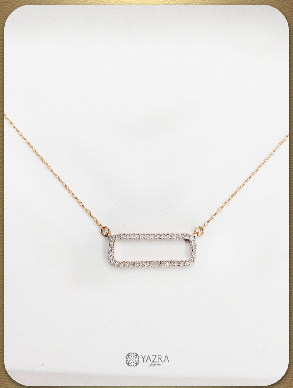 Collar rectangulo con diamantes de oro