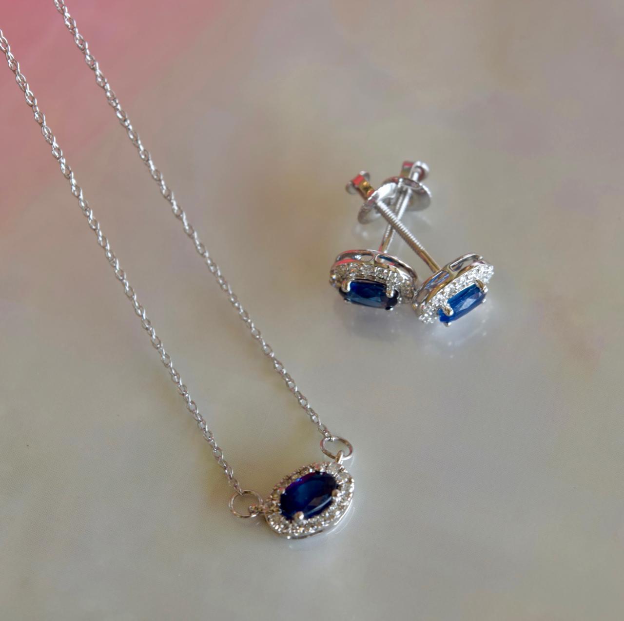 Collar de oro blanco con zafiro natural y diamantes