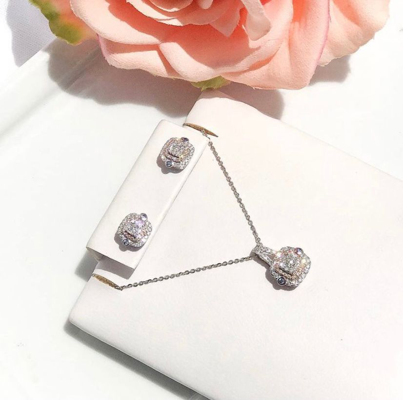 Juego cuadrado oro blanco y oro rosa con zafiro